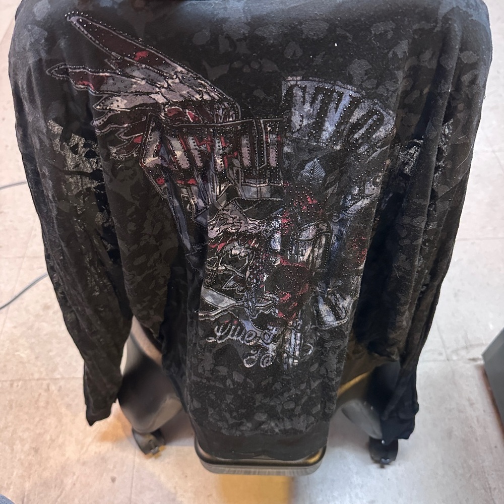 Black thin hoodie with graphics